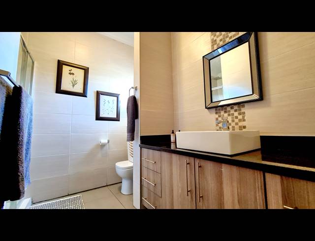5 BEDROOM HOUSE FOR SALE IN LEEUWFONTEIN ESTATE